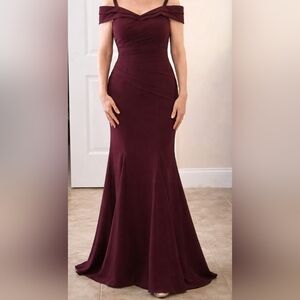 Oleg Cassini, Wine/Burgundy Color, Off the Shoulder, Full-length Gown, Size 6